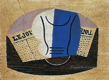抽象的かつ装飾的 Painting - Nature morte au Journal Verre et Journal 1923 Cubist